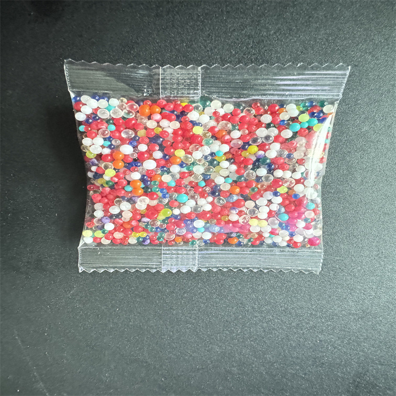 2000개의 작은 구슬 물 아기