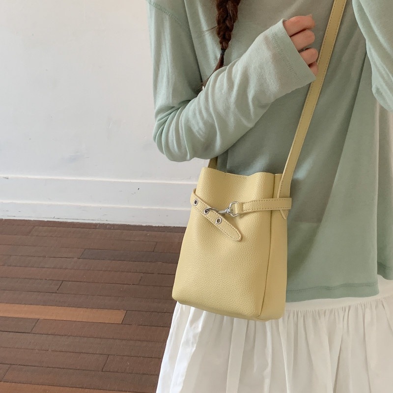 Diseño de nicho de moda nuevo bolso de hombro universal coreano mini 2026 bolso inclinado de verano para mujeres cubo de agua de teléfono móvil