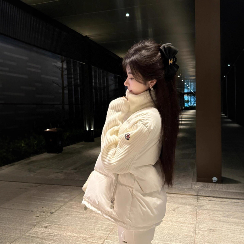 High-Quality Original Original Label 25Mc Mengjia Autumn and Winter Style Simple Knitted Sleeves Spliced High-Neck Zipper down Jacket High-Quality Original Original Label 25Mc Mengjia Autumn and Winter Style Simple Knitted Sleeves Spliced High-Neck Zipper down Jacket