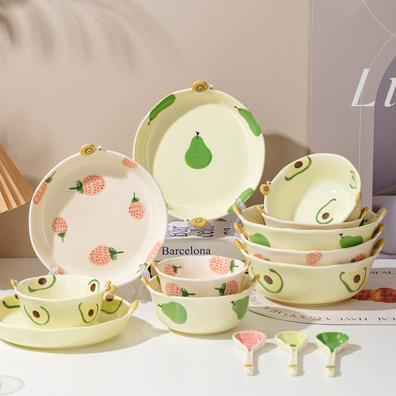 Underglaze 컬러 작은 신선한 달팽이 딸기 배 아보카도 세라믹 식기 그릇 접시 조합 가정용 요리 수프 그릇 쌀