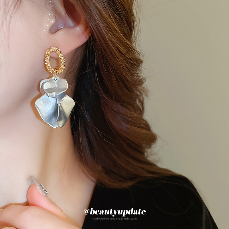 Pendientes de pétalos transfronterizos de lujo ligero con aguja de acero Pendientes exagerados de personalidad europea y americana