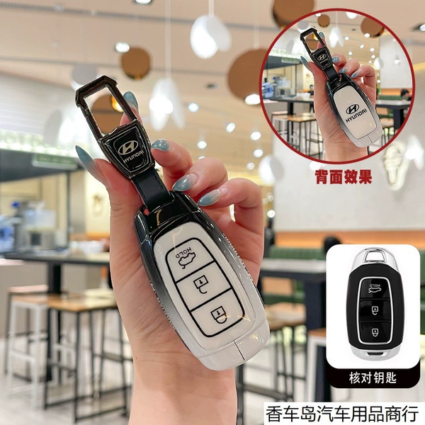 Modern C-style 3-key metal buckle ink and white