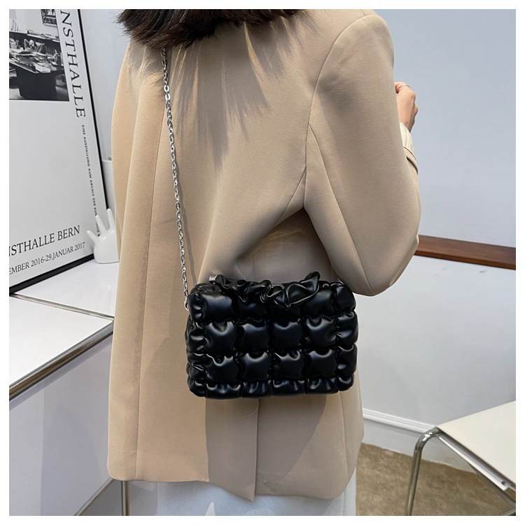 Fashion Soft Plaid Solid Color Chain Messenger Small Square Bag 20.5*14*6cm display picture 2