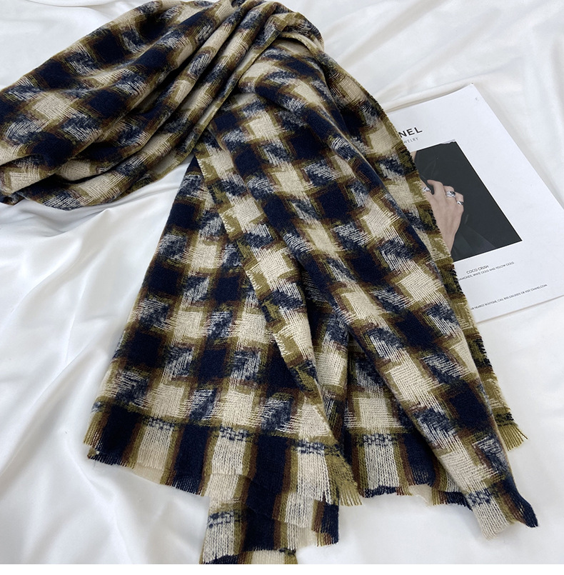 Women's Vintage Style Plaid Imitation Cashmere Scarf display picture 1