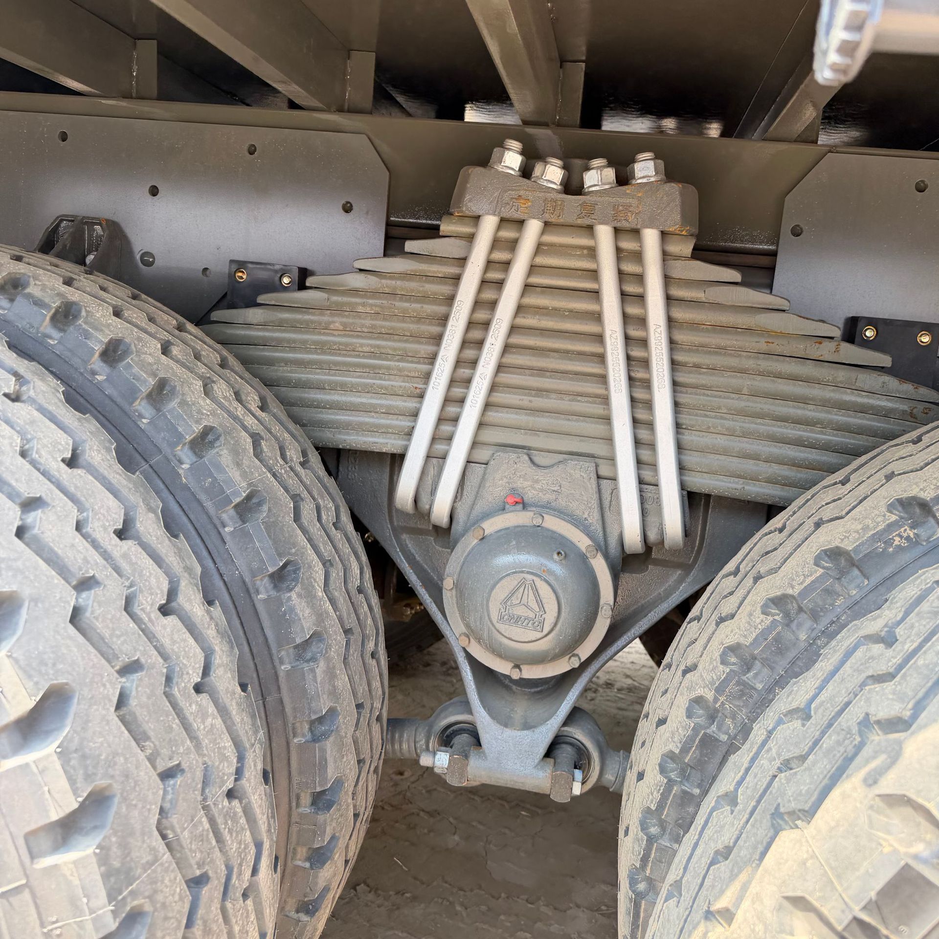 Exported to Africa: Howo Engineering Dump Truck, 6X4 Flatbed Truck, Front Four-Wheel Drive and Rear Eight-Wheel Drive Dump Truck