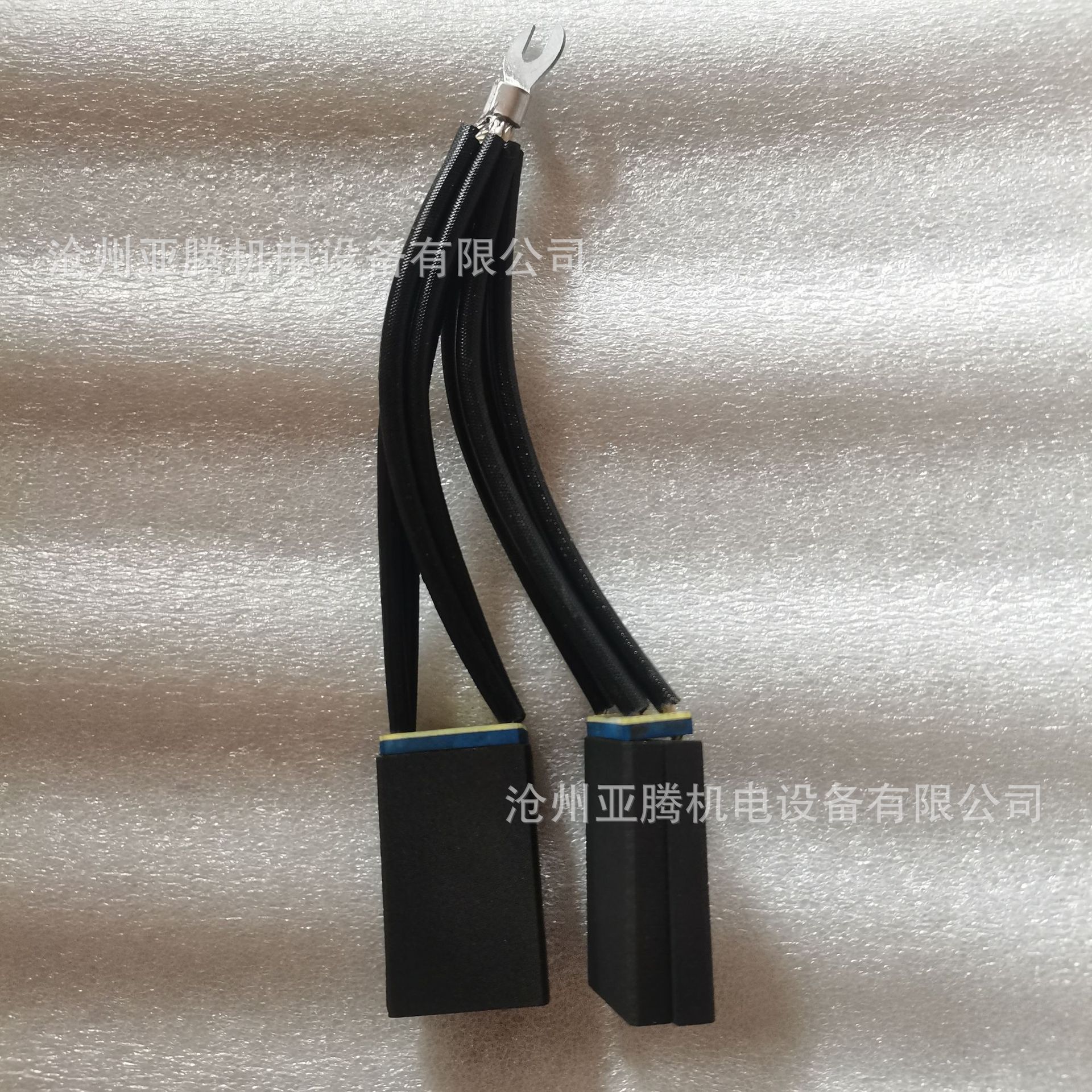 销售直流电机碳刷 D374N-B CH33N碳刷及配套刷握碳刷架 冀亚腾