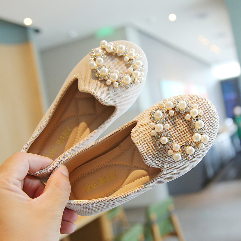 Sapatos de pele para menina estilo princesa com pérolas_voghion.com