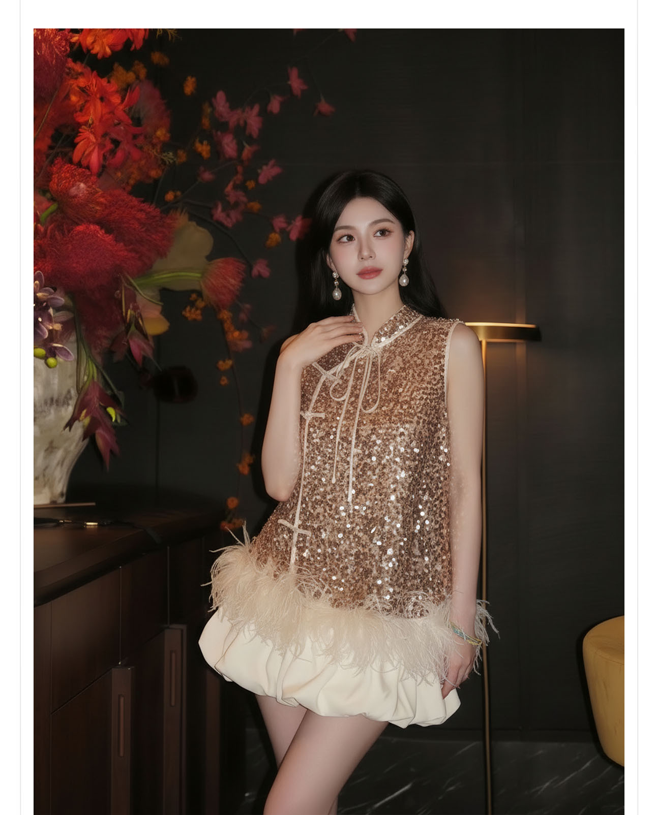 Bộ áo khoác không tay kết hợp váy ngắn phong cách tân cổ điển, đính lông đà điểu và sequin — Lạc đà [Áo khoác không tay], Mơ [Váy ngắn] chi tiết 6