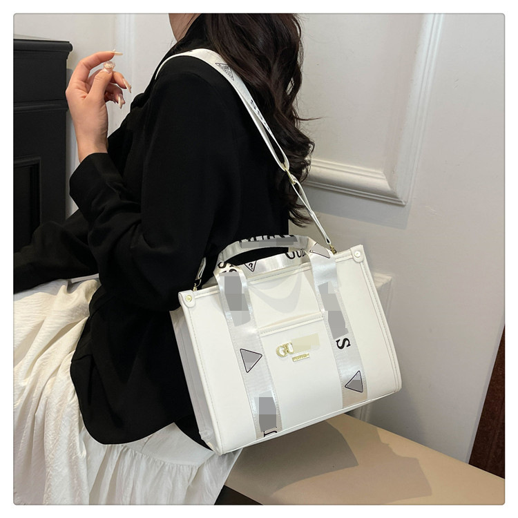 Bolso bandolera con letras de comercio exterior transfronterizo para mujer 2025 nueva tendencia de moda bolso de mensajero portátil impreso