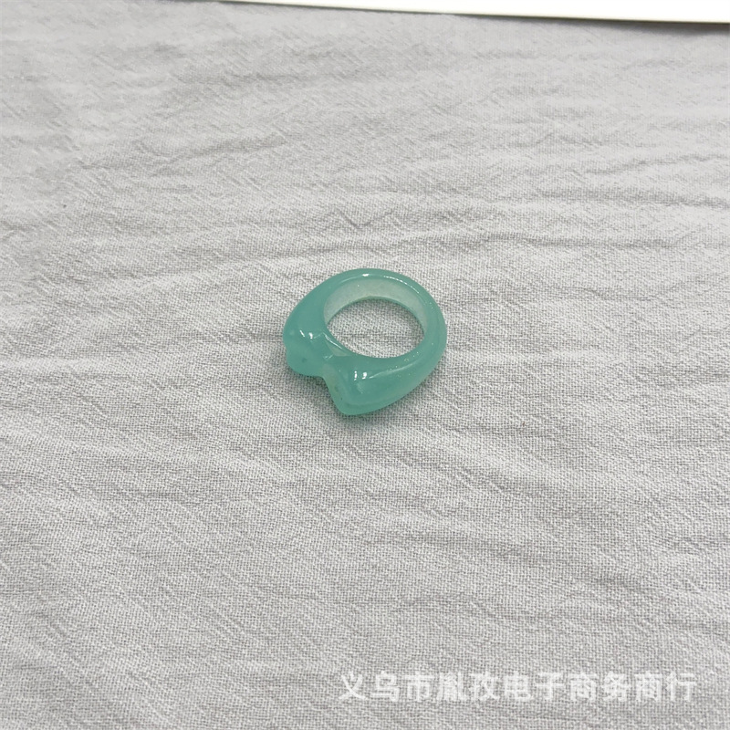 Japonés y coreano transfronterizo nuevo anillo de arco de efecto de nube de resina fresco dulce viento red anillo de diseño rojo