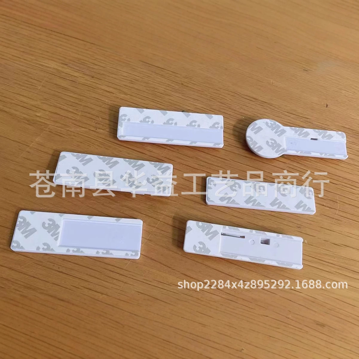 Источник заводской работы номерной знак клейкая булавка значок булавка безопасный клейкий штифт пластиковый штифт с клейкой круглой формы