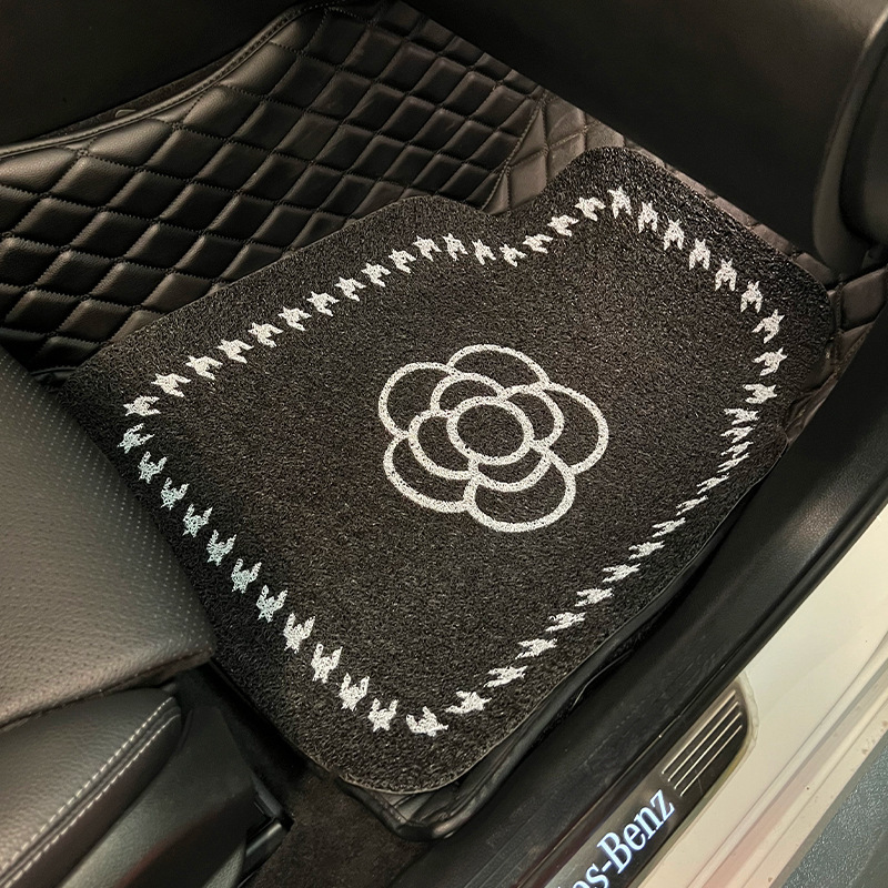 自動車の足マットのツバキの花の糸の輪の通用するモノリシックの汚れ防止のじゅうたんは車内の車のマットの後部の足のマットの通用を飾ります。|undefined