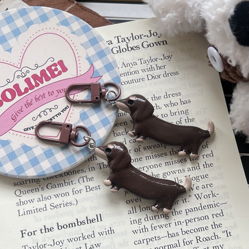 Deep Curry Resin Dachshund Keychain Bag Pendant All-match Cute Funny Jewelry Bag Pendant Gift