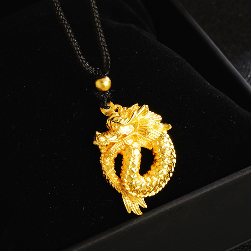 Estilo antiguo arena oro Panlong collar Dragón Volador Zodiaco dragón dominante de los hombres colgante transmisión en vivo mismo suministro Ventas Directas la fábrica