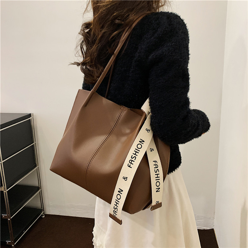 Bolso retro para mujeres 2024 nueva moda bolso de viaje de moda versátil bolso de hombro de mano de gran capacidad
