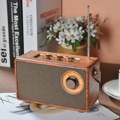 New FM Radio Wood Grain Bluetooth Speaker Portable Radio Retro Gift Wireless Mini Portable Speaker Ornaments