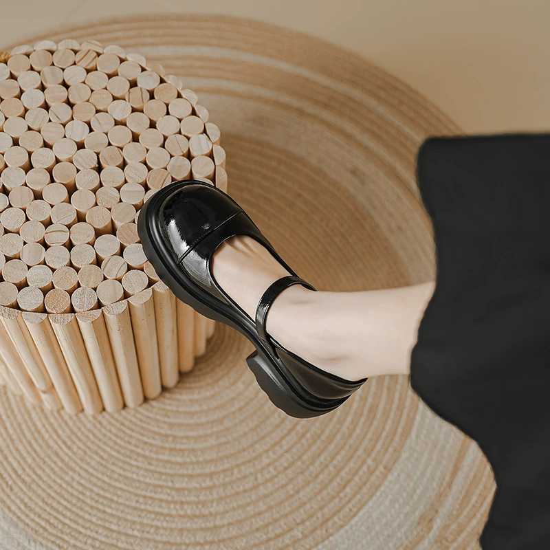 Толстая подошва с толстым каблуком Мэри Джейн некоторые женские весной и летом 2025 года жемчужные с мелкими туфлями