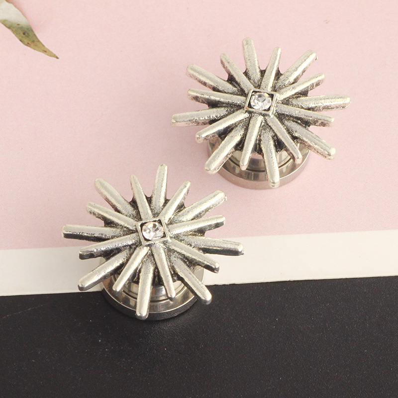 2022 Summer Stainless Steel Punk Heart-Shaped Ear Expander Plug Ear Piercing Jewelry detail image 7
