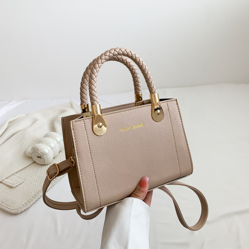 Bolso de mano de color sólido simple de estilo occidental para mujer bolso pequeño de cercanías 2023 bolso de mensajero de todo fósforo bolso de ocio marea