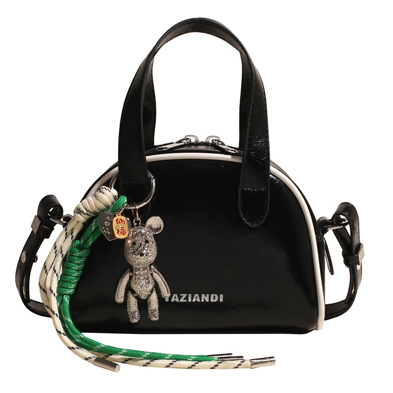 Bolsa de bolos para mujeres 2025 nuevo bolso de hombro de mano de color universal nicho simple de moda alta sensación de mochila