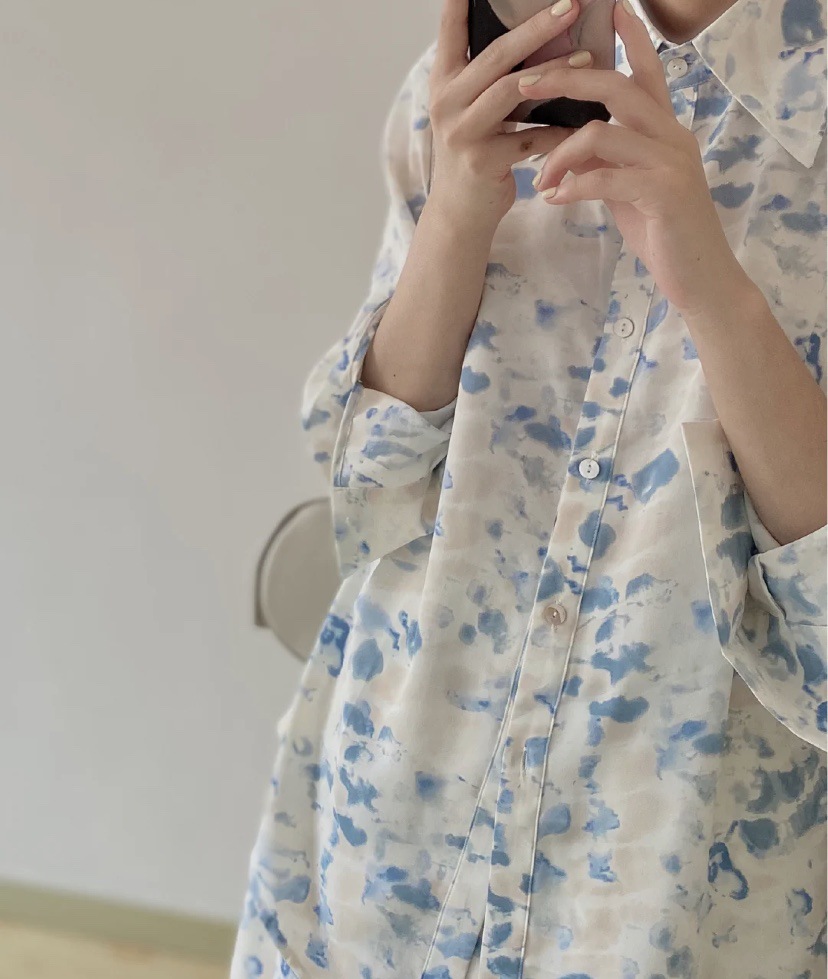 2025 小清新蓝色印花 设计师款 轻薄光滑宽松衬衫女