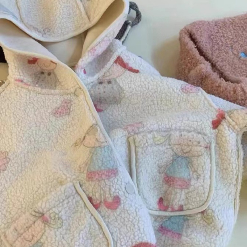 Limón salado siete niñas otoño e invierno estilo coreano nuevo estilo estilo occidental niña bebé suéter de dibujos animados niños cordero terciopelo con capucha top