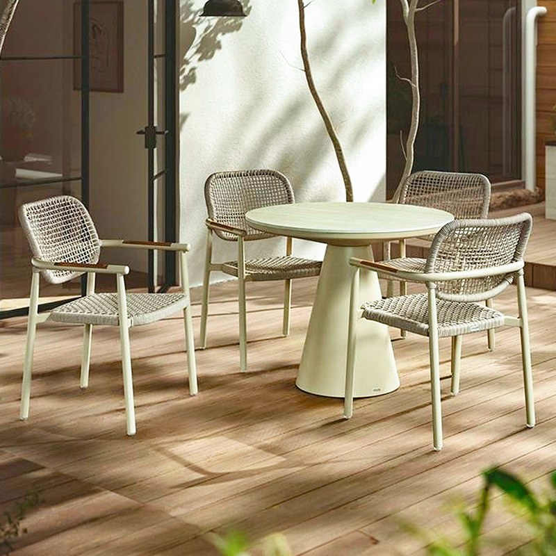 Mesa y silla de ratana al aire libre para terraza de hotel villa impermeable y protección solar jardín al aire libre combinación de mesa y silla de aleación de aluminio