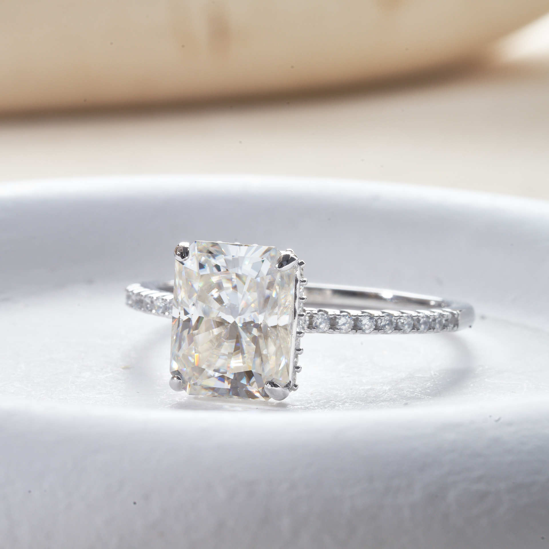 4 quilates anillo de mujer Radeon cortado anillo de compromiso de mujer moissan