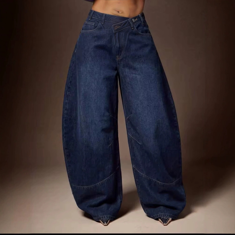 American retro dark blue vertical striped curved-leg jeans, high-waisted, with a curved, three-dimensional cut, loose fit, wide leg, street-style denim
