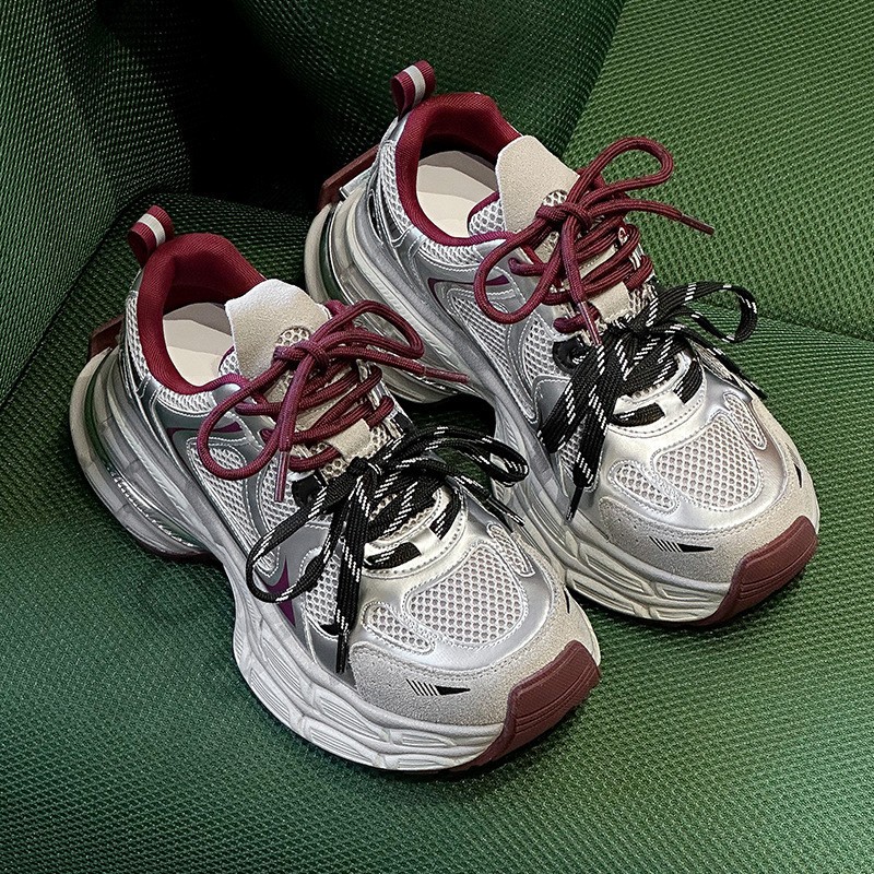 Two-tone shoelaces platform