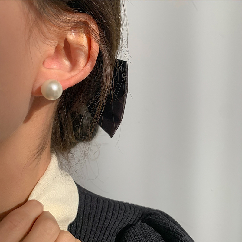 Perfectly Round Pearl Sterling Silver Earrings, the Same Style as Influencer Fever, Shijia Light Luxury Colorful Retro Large Bulb Earrings