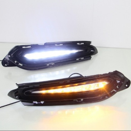 Adecuado para 14-17 Honda Yizhi HRV luz diurna especial modificada LED diurna con luz antiniebla delantera de dirección configuración baja