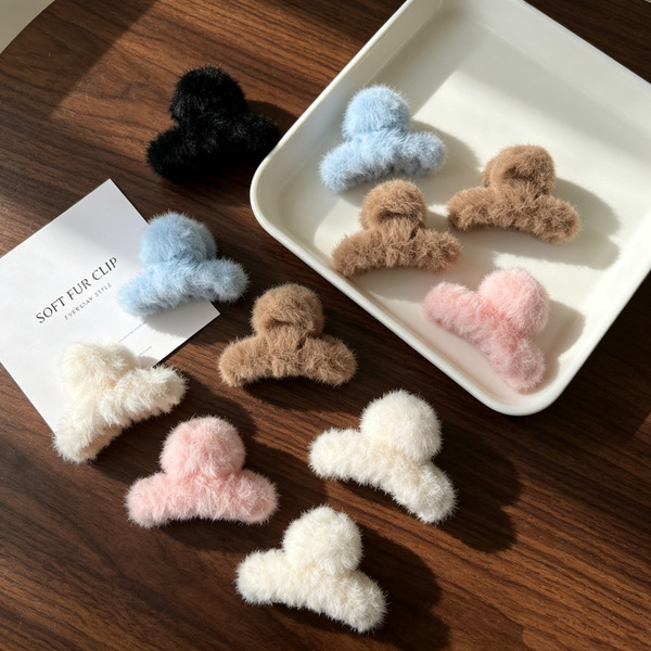 Cute plush small crab pin