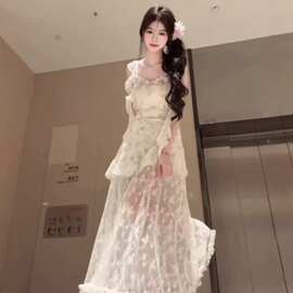 温柔风独特超好看的收腰显瘦仙女吊带裙海边度假风连衣裙2026夏季