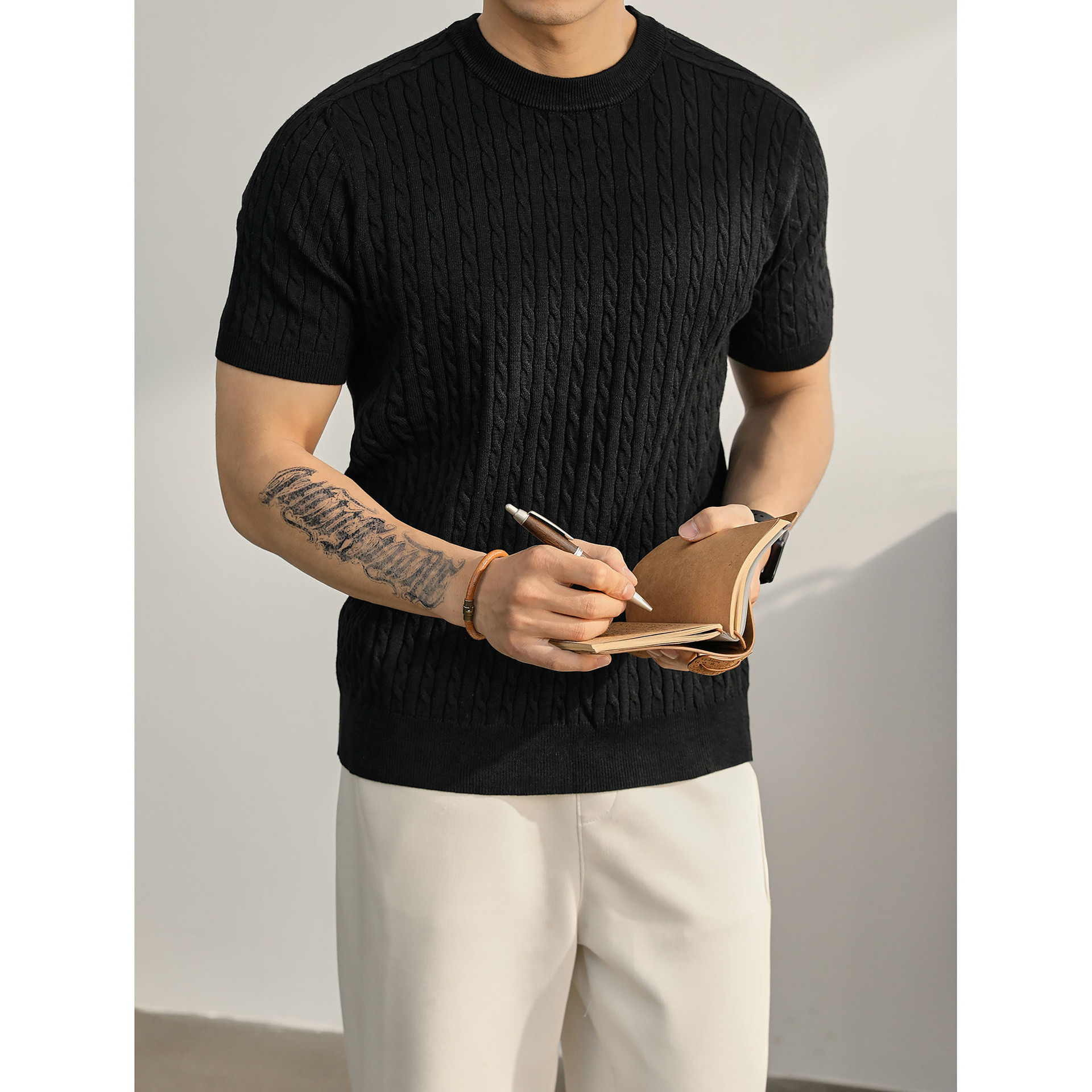 Camiseta de punto de manga corta camiseta de hombre torsión de flores verticales rayas viejas líneas de negocios de hielo de verano fábrica transfronteriza al por mayor