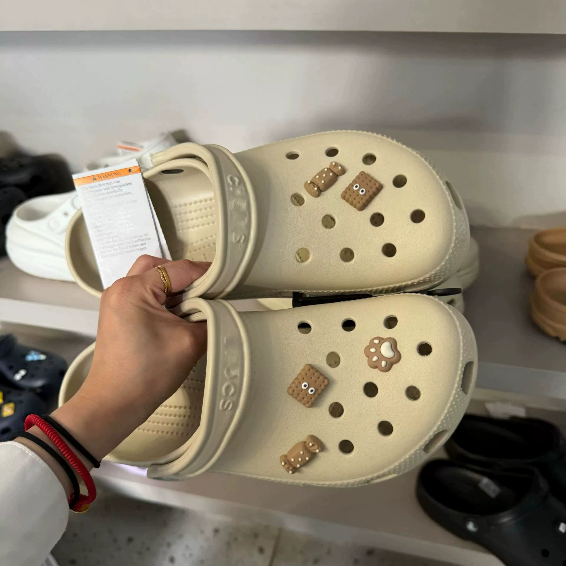 Знаменитые Croc Shoes Cross Couple Croc Shoes Summer мужская и женская плоская Croc Shoes Carlo Chi Baotou
