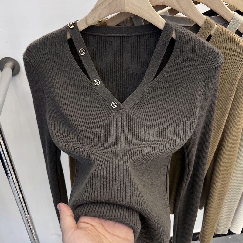 2024秋冬V领镂空设计感长袖针织衫女宽松打底毛衣洋气露锁骨