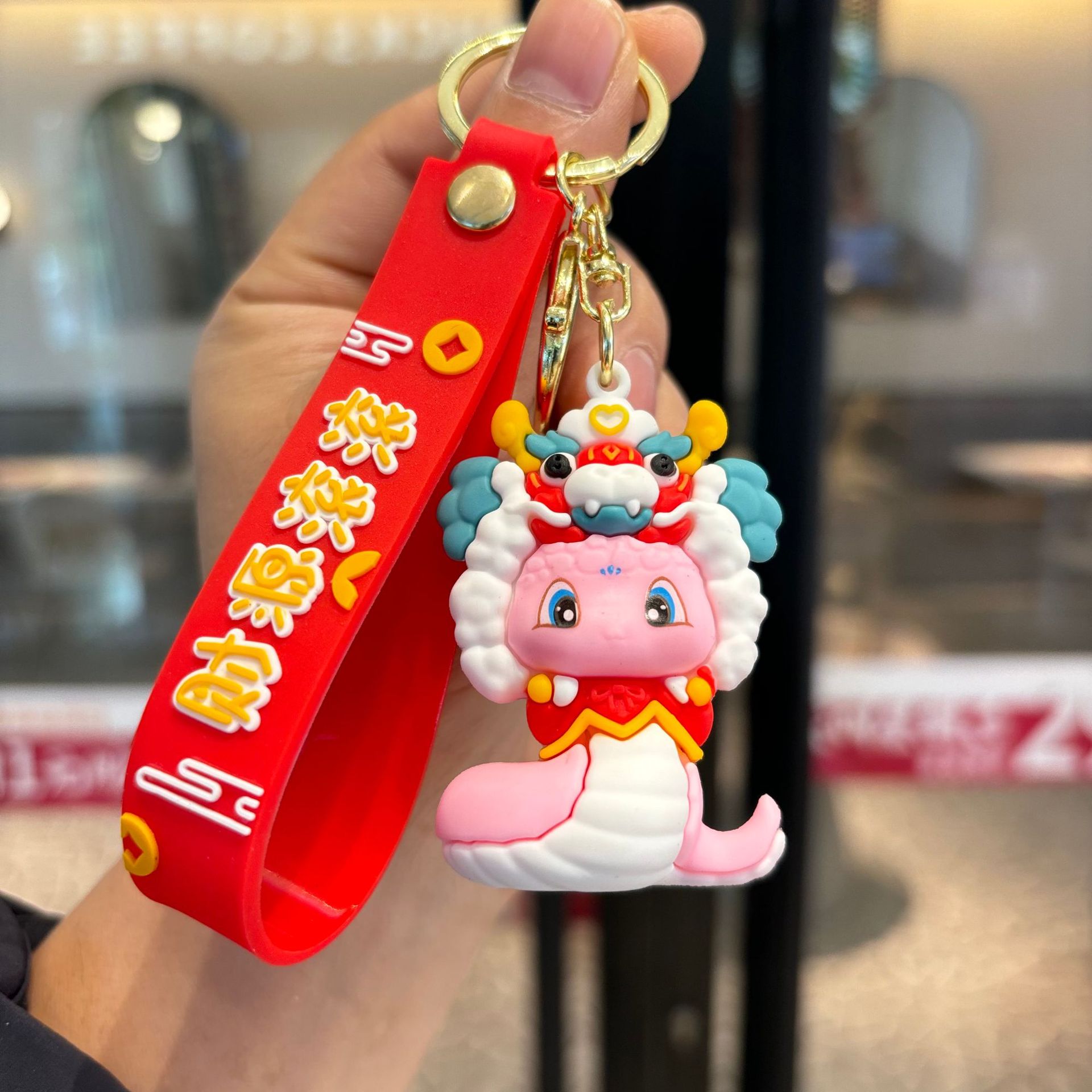 Año Nuevo adorable serpiente año zodiacal serpiente oro para atraer la fortuna muñeca tridimensional llavero de automóvil colgante atrapar regalos al por mayor