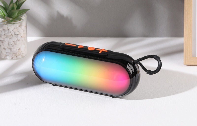 Nuevo transfronterizo TG792 Bluetooth audio con lámpara portátil RGB al aire libre colorido tarjeta de enchufe subwoofer caja de regalo