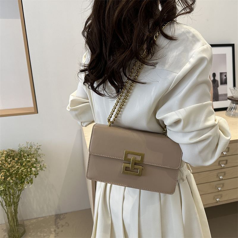 Bolsos pequeños populares de este año para mujer 2024 nuevo bolso de axila de hombro de cadena de verano de moda