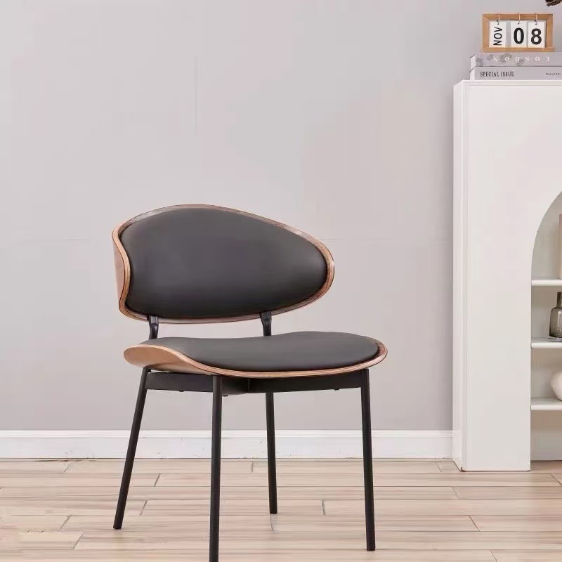 Sillas de lujo ligeras italianas sillas de oficina de diseño minimalistas sillas de café tablero curvo sillas de madera maciza sillas de comedor de acero al carbono