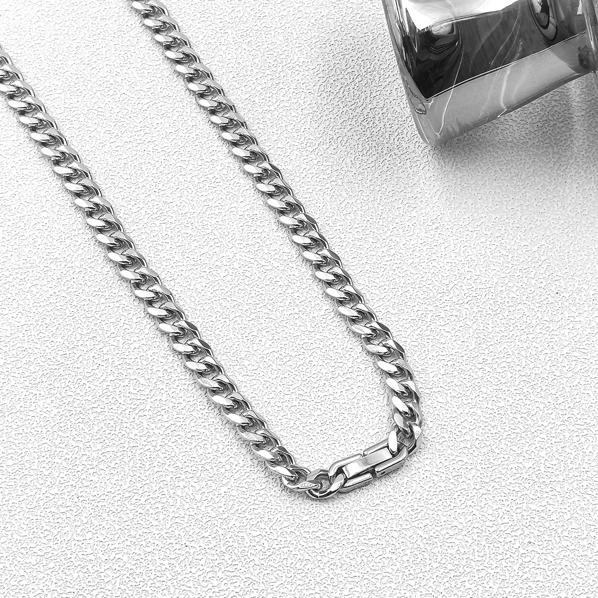 Collier tendance américain à six côtés en acier titane cubain poli pour homme, design personnalisé pour couple._voghion.com
