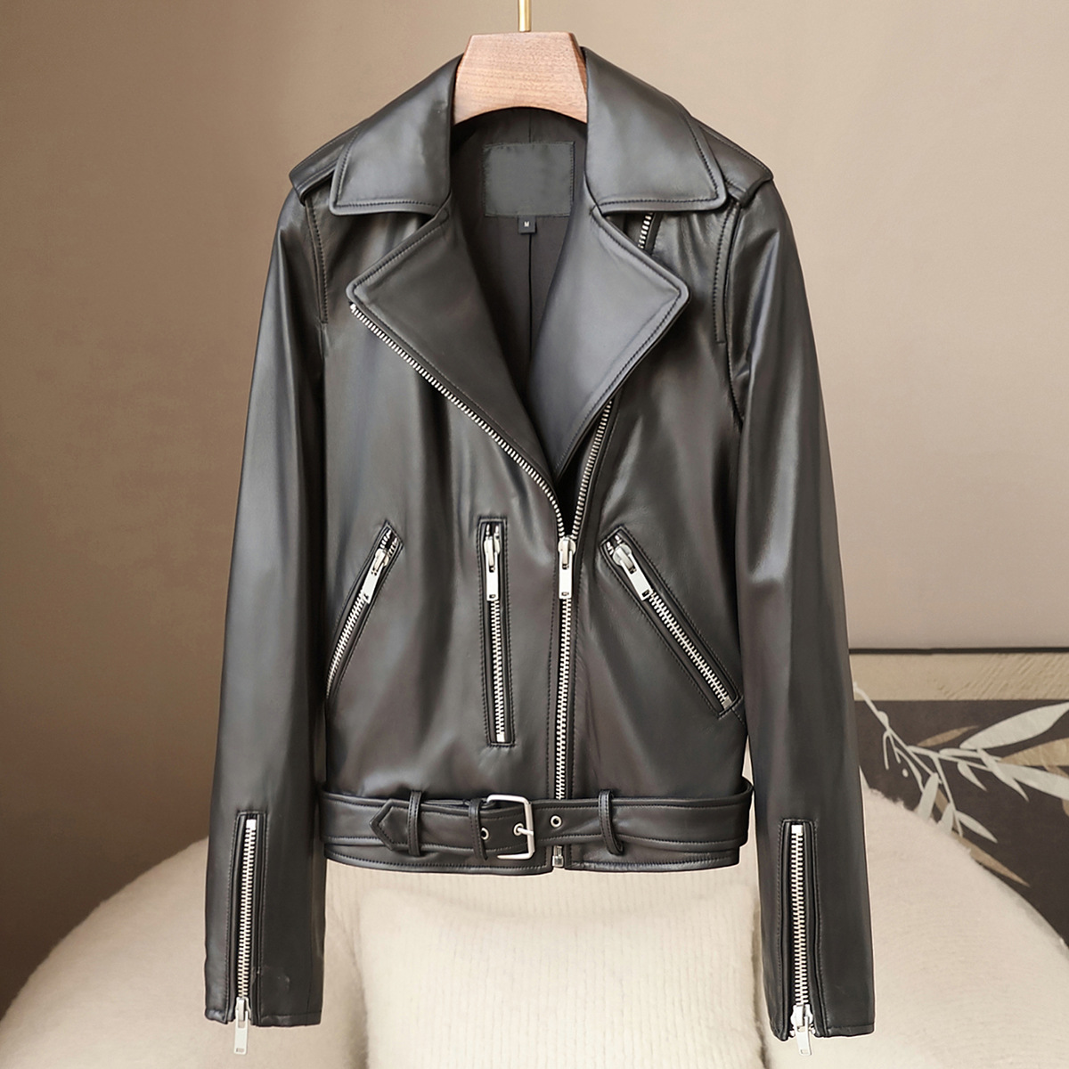 Small Amount of Clothing 2025 Spring New Slim-Fitting Short Goatskin Jacket Motorcycle Style Distressed Genuine Leather Jacket for Women