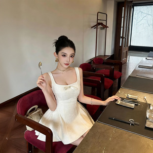 Խ��С���ֻ��ص������Ķ�ȹŮ��ʽ���I�����Y�����󱳽����B��ȹ