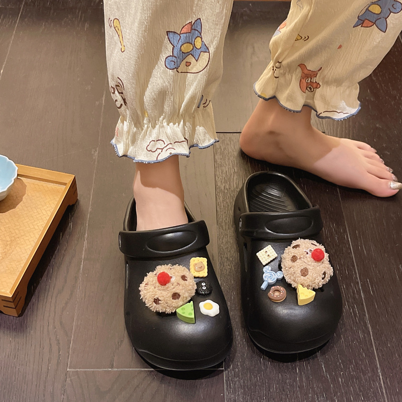 봉제 쿠키와 함께 검은 색