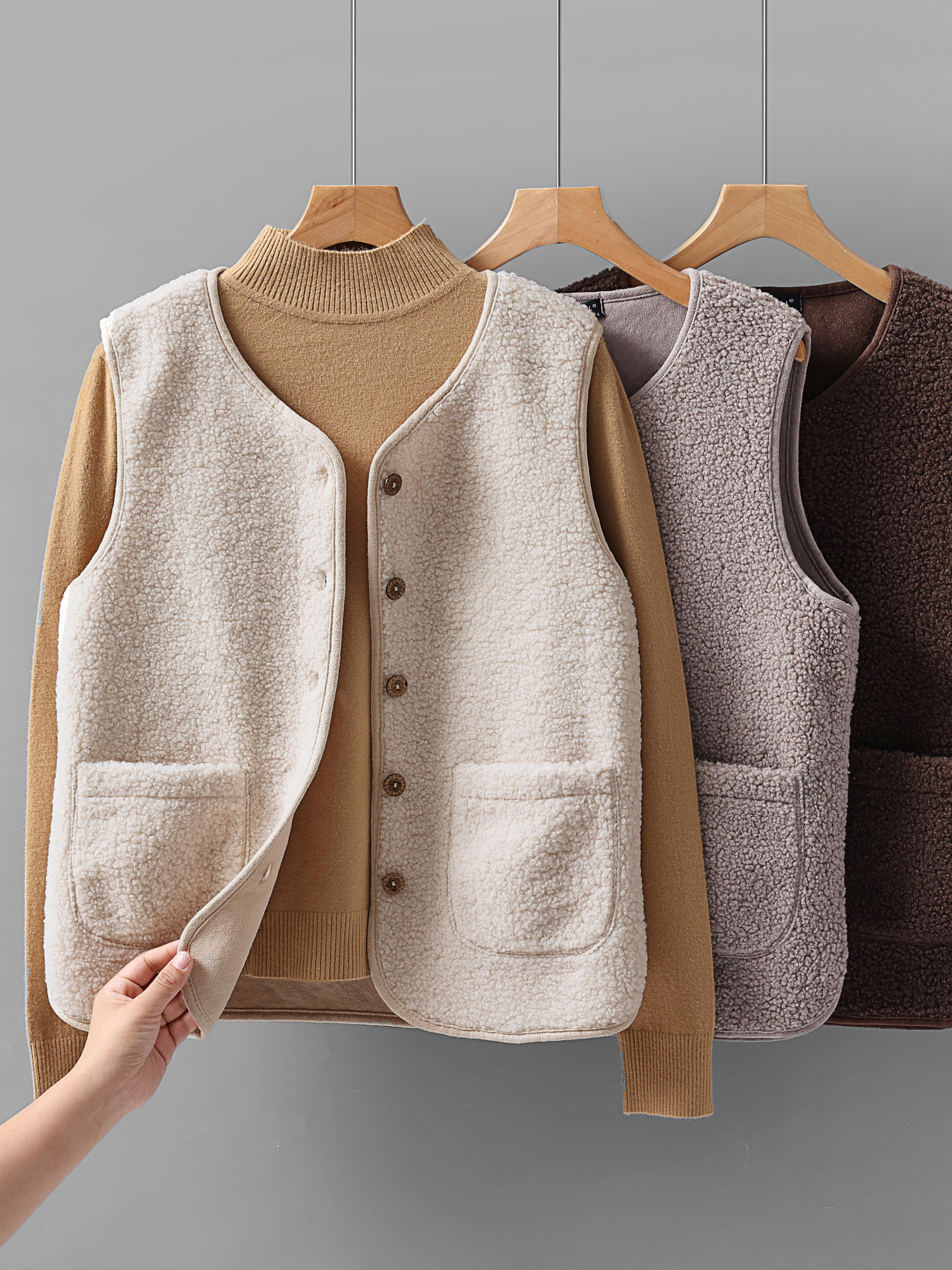 Summer Season Lamb Wool Plush Vest for Women 2025m White Petite Loose Short Vest Thin Winter Coat