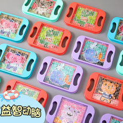 子供の知育ゲームの学生はボールの迷宮のバランスのボールを歩いて幼稚園の卒業の小さいおもちゃの贈り物を訓練します。