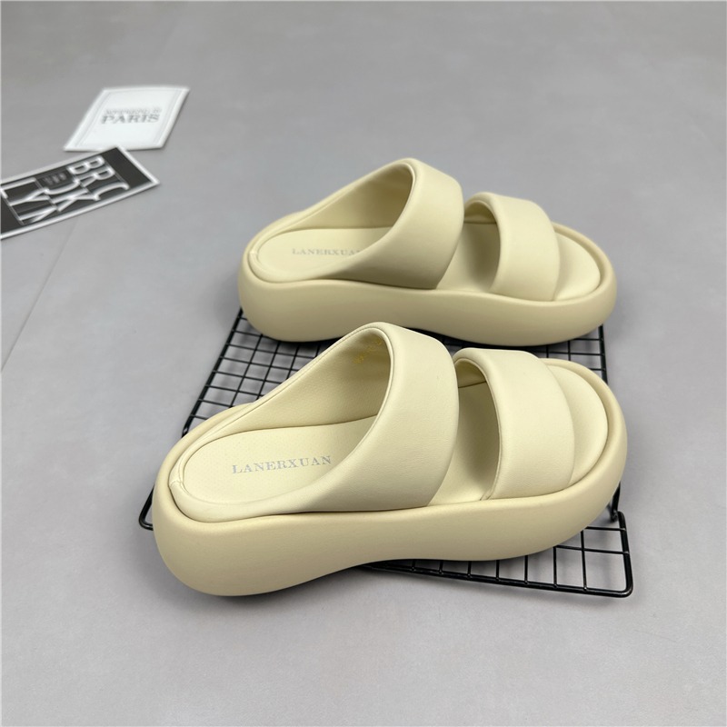 Tykksålede skinnsandaler og tøfler for kvinner 2023 sommer ny mote ett-ords all-match myk bunn casual sklisikre yttertøysandaler_voghion.com