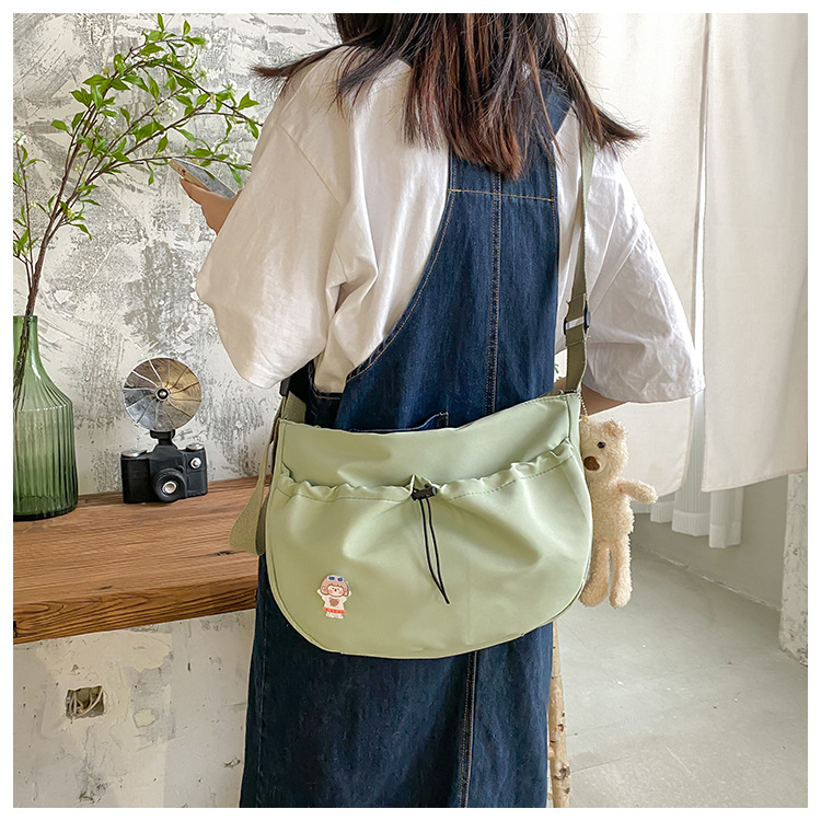 The new 2022 Little Bear canvas small bag for women is simple and versatile. The student dumpling bag is a trendy casual single-shoulder crossbody bag undefined
