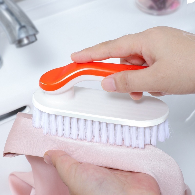 cepillo de zapatos multifuncional de mango largo cepillo de zapatos de plástico colgable cepillo de limpieza de grietas doméstico cepillo de pelo suave no dañando los zapatos